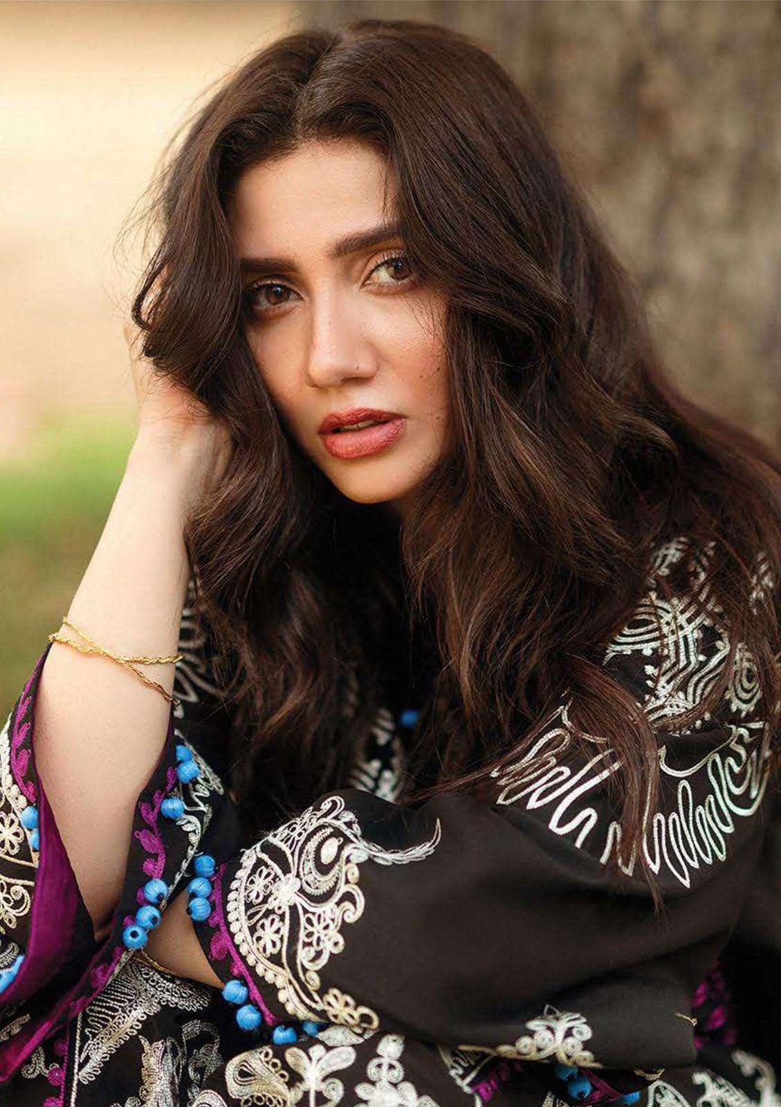 Sadaf Fawad Luxury Embroidered Airjet Lawn 3 Piece Suit – Eid Collection - Image 4